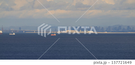 淡路島から眺める大阪湾(神戸空港から大阪広域環境施設組合舞洲工場まで) 淡路島から眺める大阪湾(神戸空港から大阪広域環境施設組合舞洲工場まで) 137721649
