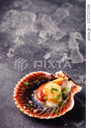 Cooked scallops with parsley Cooked scallops with parsley 137722704