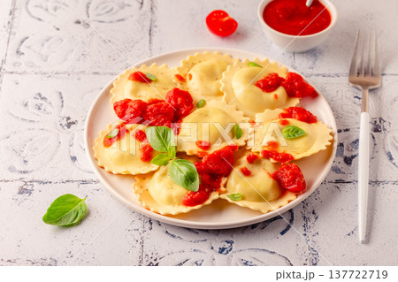 Ravioli with tomato sauce and basil Ravioli with tomato sauce and basil 137722719