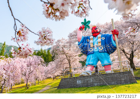 日本一の天狗と桜 戸倉キティパーク (長野県千曲市) 日本一の天狗と桜 戸倉キティパーク (長野県千曲市) 137723217