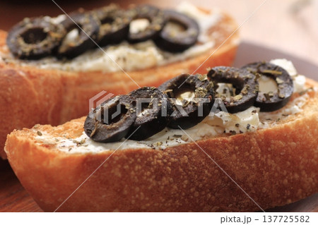 フランスパンb 137725582