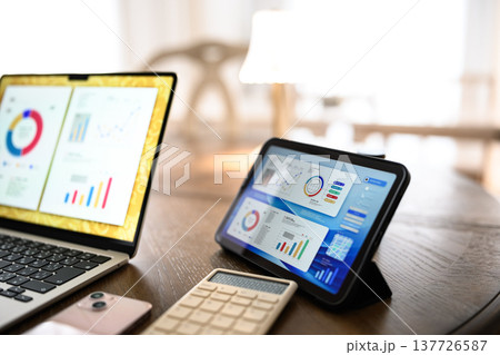 データ分析画面のクローズアップ 137726587