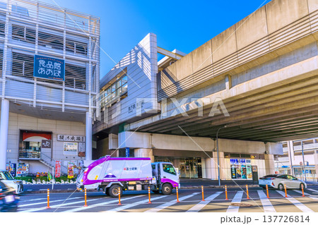 日本の横浜都市景観 横浜市営地下鉄 新羽駅などを望む…＝3月15日 137726814
