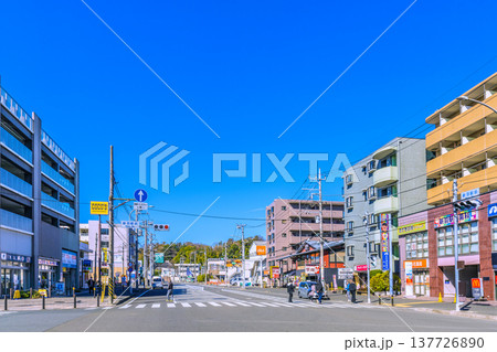 日本の横浜都市景観 横浜市営地下鉄 新羽駅前などを望む…＝3月15日 137726890