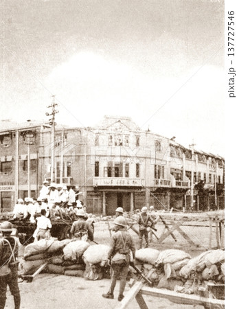 古写真 1937年 日中戦争中の上海 ブロードウェイ橋(外白渡橋)付近の日本陸軍 古写真 1937年 日中戦争中の上海 ブロードウェイ橋(外白渡橋)付近の日本陸軍 137727546
