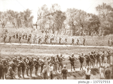 古写真 1937年 日中戦争中の上海 上陸した日本陸軍 古写真 1937年 日中戦争中の上海 上陸した日本陸軍 137727553