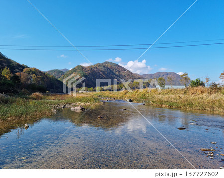 This is the autumn riverside scenery of Mungyeong, Gyeongsangbuk-do. 137727602