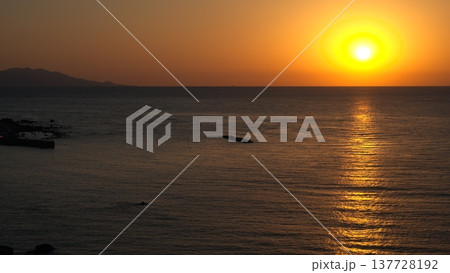 海からの日の出 137728192