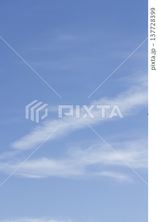 The sky is covered with feathery clouds. The sky is covered with feathery clouds. 137728399