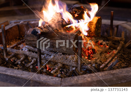 暖炉の炎 137731143