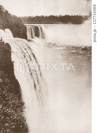 古写真 1916年 米国 ゴート島から望むナイアガラの滝(カナダ滝) 古写真 1916年 米国 ゴート島から望むナイアガラの滝(カナダ滝) 137732069