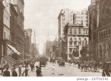 古写真 1916年 米国 ニューヨーク 五番街の43丁目のエマヌエル神殿前 古写真 1916年 米国 ニューヨーク 五番街の43丁目のエマヌエル神殿前 137732142