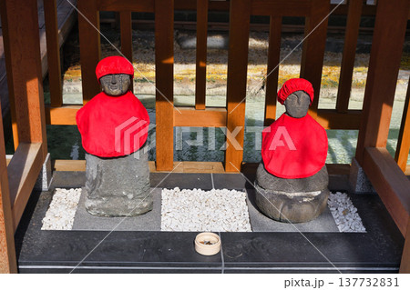 裏草津　地蔵源泉のお地蔵さま（群馬県吾妻郡草津町） 137732831