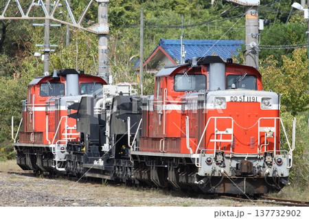 DD51機関車と大物貨車シキ 137732902