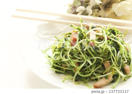 豆苗のベーコン炒め 137733117