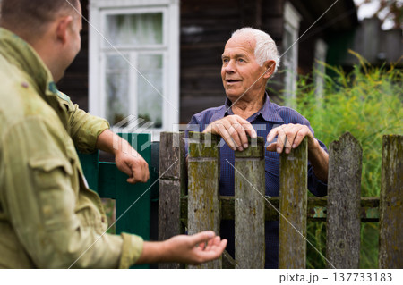 Senior man having conversation with his neighbour 137733183