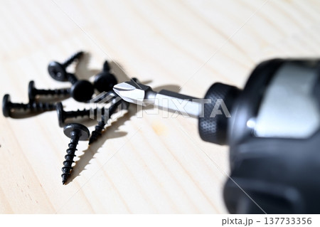DIYの工具とビス DIYの工具とビス 137733356