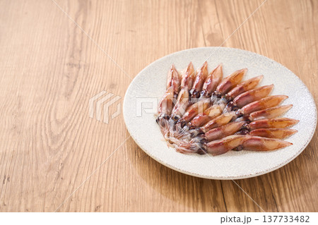 生のホタルイカ 春の旬食材 生のホタルイカ 春の旬食材 137733482