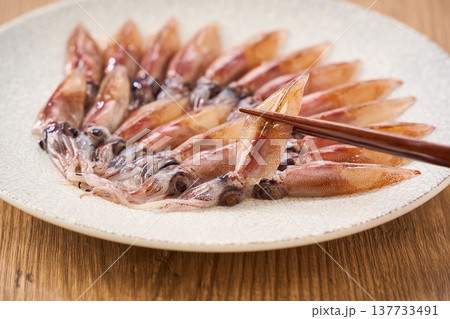 生のホタルイカ 春の旬食材 生のホタルイカ 春の旬食材 137733491