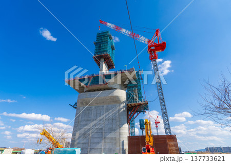 大阪府　新名神高速道路　淀川右岸の斜張橋塔工事　2026年2月 137733621