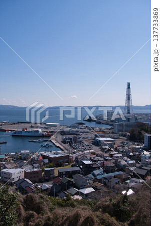 くりはま花の国から望む横須賀の海 137733869