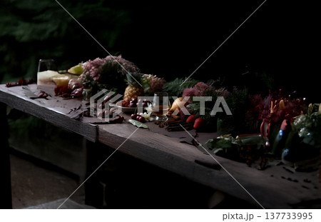 ウイスキーと様々なフレーバー ハーブ ウイスキー フルーツ スパイス テイスト 風味 香り 味 ウイスキーと様々なフレーバー ハーブ ウイスキー フルーツ スパイス テイスト 風味 香り 味 137733995