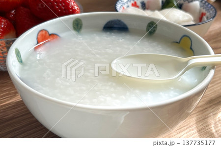胃腸に優しいお粥(白粥) 137735177