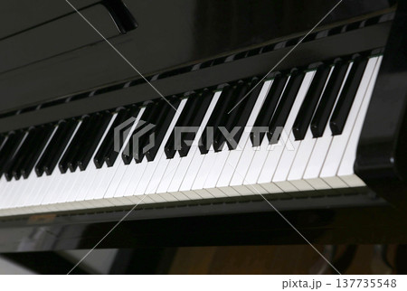 ピアノ　鍵盤　音楽 137735548
