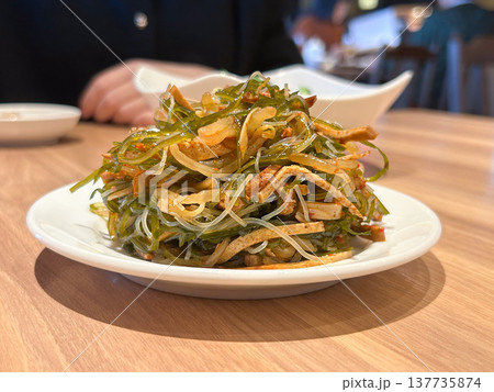 豆腐干と昆布の中華和えサラダ 137735874