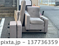 粗大ゴミ置き場(ソファー) 137736359