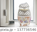 窓辺に置いてある置き型消臭剤 137736546