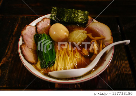 醤油ラーメン 137738186