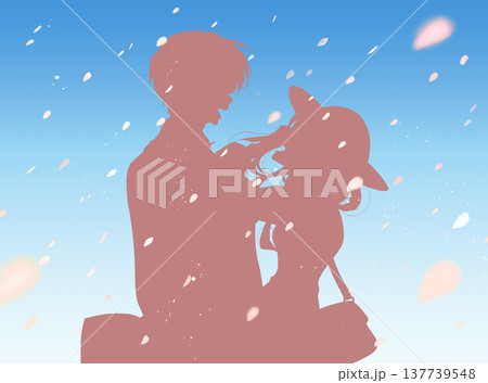 向かい合って幸せそうに笑う男女 外出 シルエット 青空 向かい合って幸せそうに笑う男女 外出 シルエット 青空 137739548