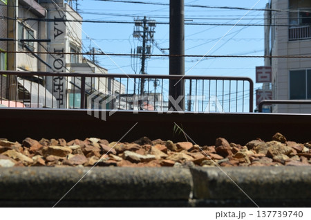 山陽本線の線路（尾道駅 付近／広島県尾道市） 137739740