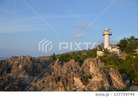 佐渡大埼灯台(尖閣湾・佐渡島/新潟県佐渡市北狄) 佐渡大埼灯台(尖閣湾・佐渡島/新潟県佐渡市北狄) 137739744