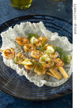 Grilled shrimp skewers with lemon and fresh dill 137740673