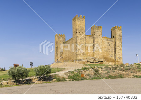Sadaba castle standing on a hill in Aragon, Spain Sadaba castle standing on a hill in Aragon, Spain 137740832