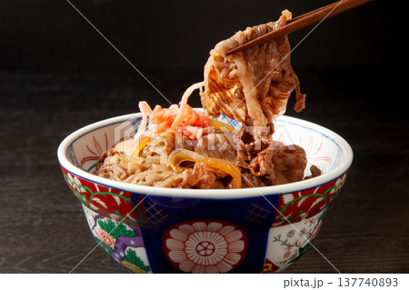 牛丼 137740893