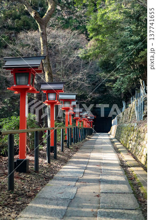 鞍馬寺の参道と灯籠 Kurama-dera approach Kyoto 137741655