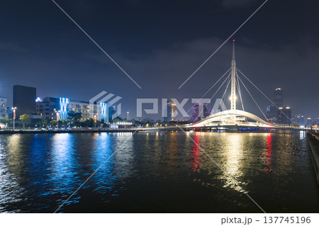 台湾・高雄港 夜景 / Kaohsiung, Taiwan 137745196