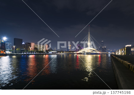 台湾・高雄港 夜景 / Kaohsiung, Taiwan 137745198