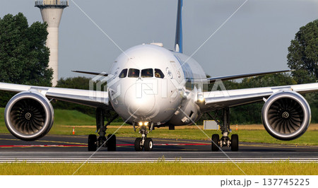 B789離陸準備 137745225