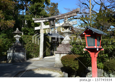 わら天神宮　参道の鳥居　京都市北区衣笠天神森町 137745934