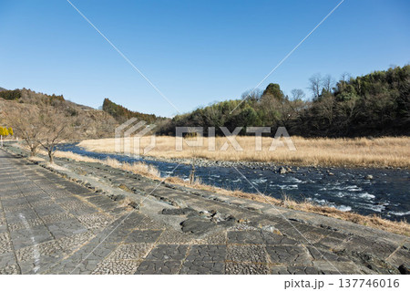 早春の吾妻川　小野上温泉公園より 137746016