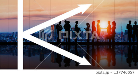 ビジネスパーソンのグループ K字型経済 ビジネスパーソンのグループ K字型経済 137746057