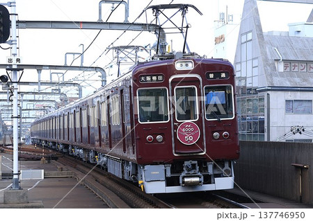 【阪急】6000系〜6000系シリーズ誕生50周年〜（宝塚線：豊中駅） 137746950