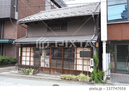 宿場通り商店街 絵馬屋 吉田家(東京都足立区) 宿場通り商店街 絵馬屋 吉田家(東京都足立区) 137747058