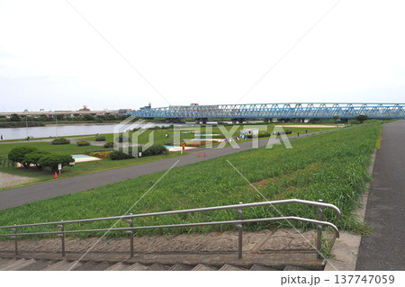 荒川河川敷(東京都足立区) 荒川河川敷(東京都足立区) 137747059