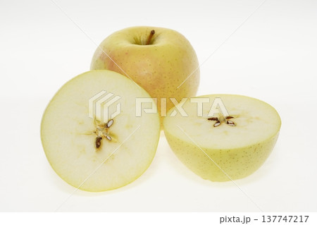 黄色いりんご きみと　青森県産 137747217