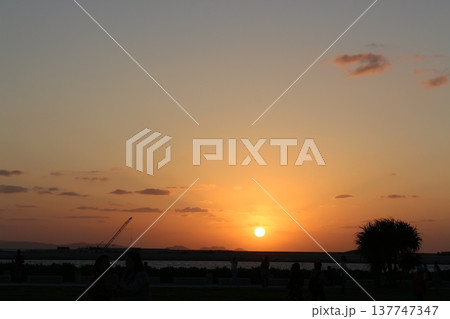 夕日 夕日 137747347